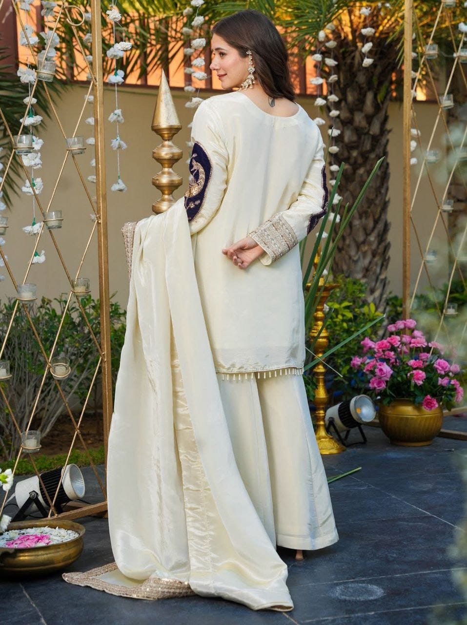 offwhite Dhurandhar kurtaset