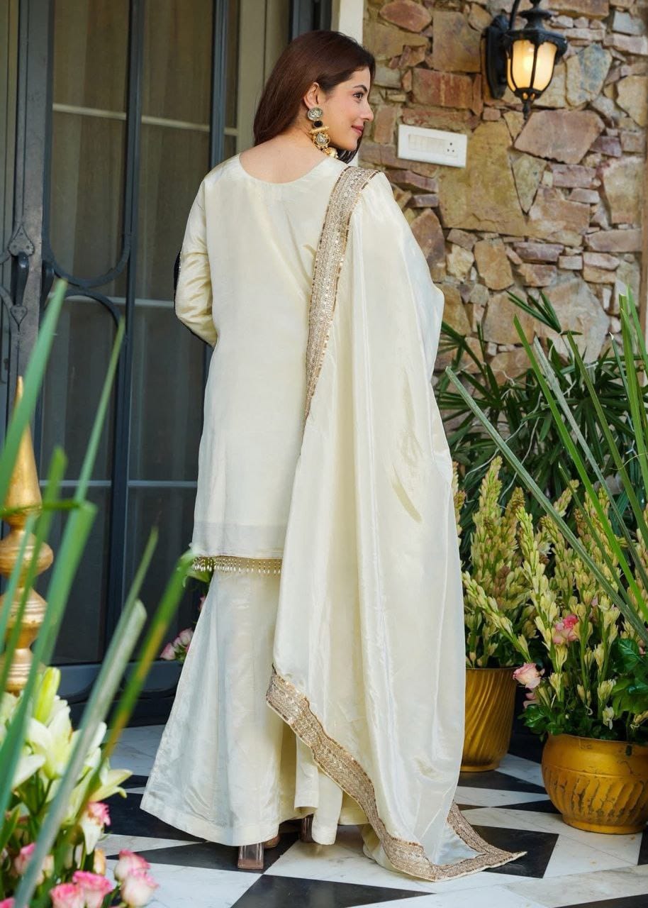 offwhite Dhurandhar kurtaset