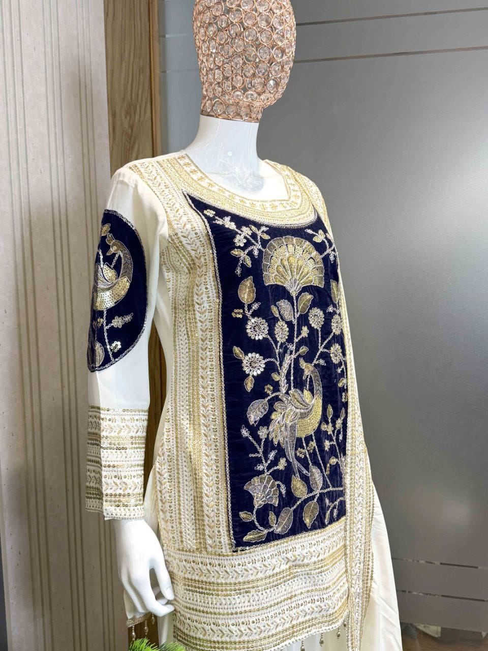 offwhite Dhurandhar kurtaset